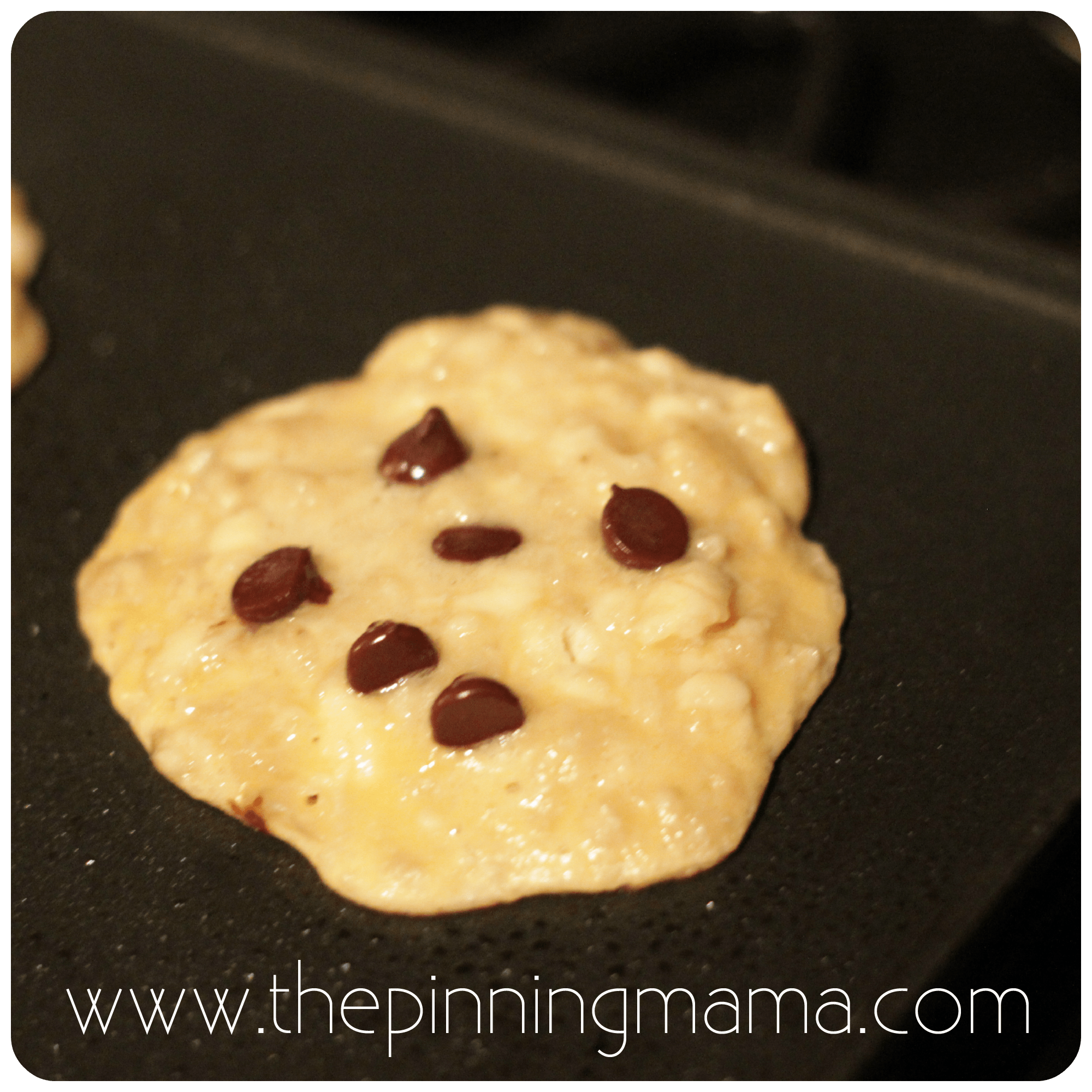 Flourless Pancakes by www.thepinningmama.com