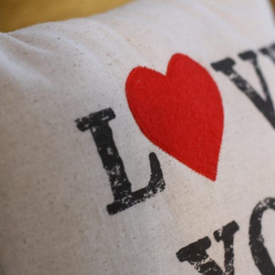 home decor - decorative pillows www.thepinningmama.com
