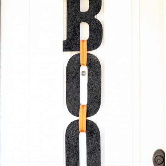 boo Halloween door sign www.thepinningmama.com