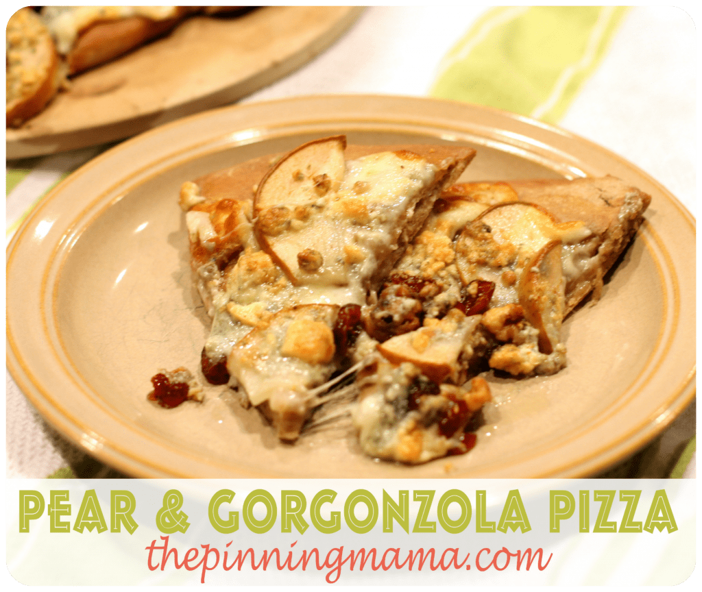 pear gorgonzola pizza www.thepinningmama.com