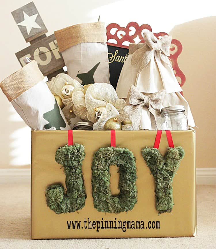 DIY Drop Cloth & Burlap Christmas Tree Skirt by www.thepinningmama.com
