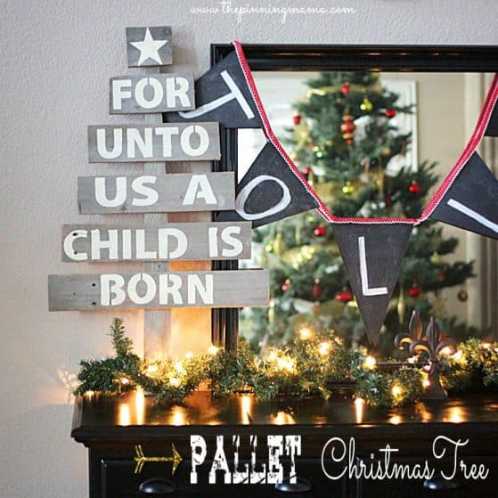 Easy Upcycled Pallet Christmas Tree ---> Click here for tutorial