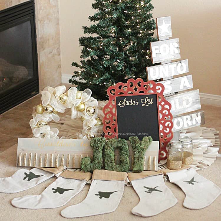 Easy Upcycled Pallet Christmas Tree ---> Click here for tutorial