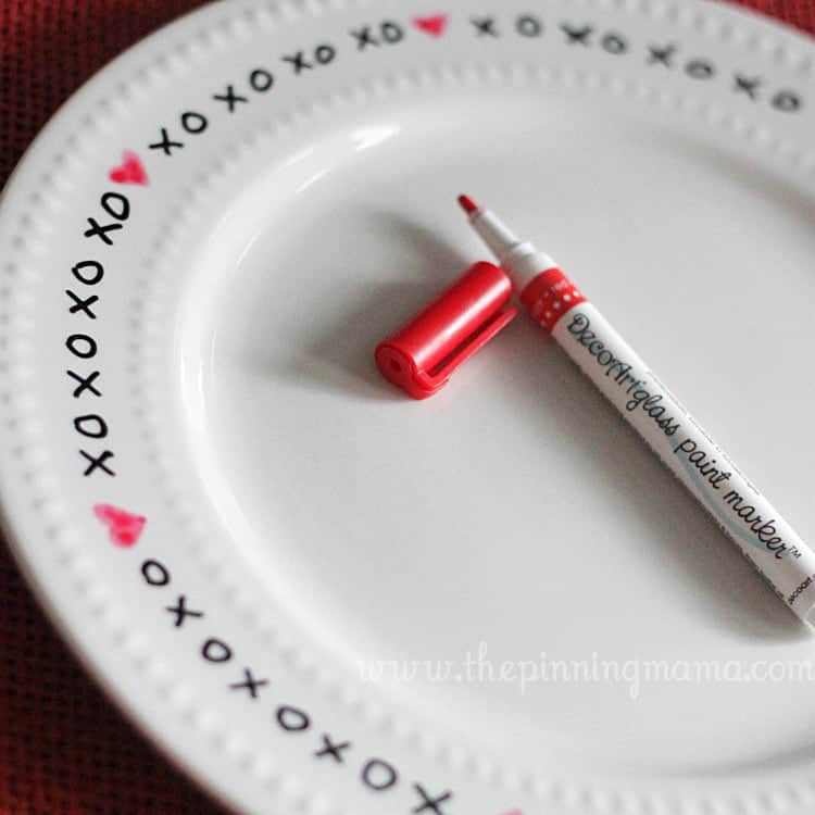 Easy Valentine's Day Plate by The Pinning Mama