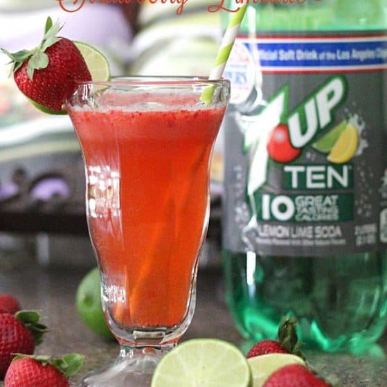 Perfect to sip by the pool this summer! Skinny Strawberry Limeade Recipe