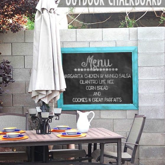 Love this for outdoor entertaining! DIY outdoor chalkboard!