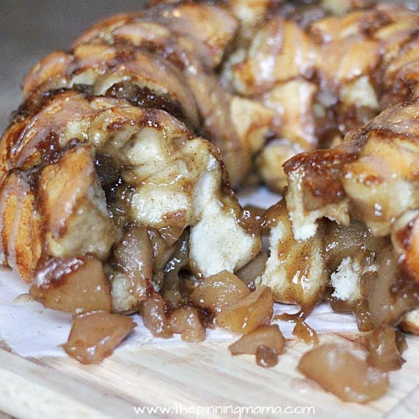 I think I died and went to heaven... Apple Pie Monkey Bread recipe. This is so easy!
