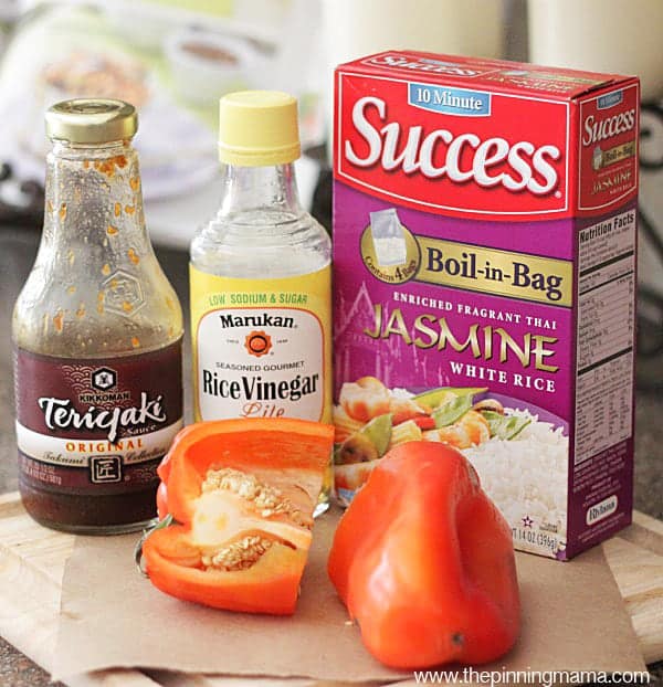 Only 5 ingredients in this Easy Thai Chicken Bake. I love easy week night dinner recipes!