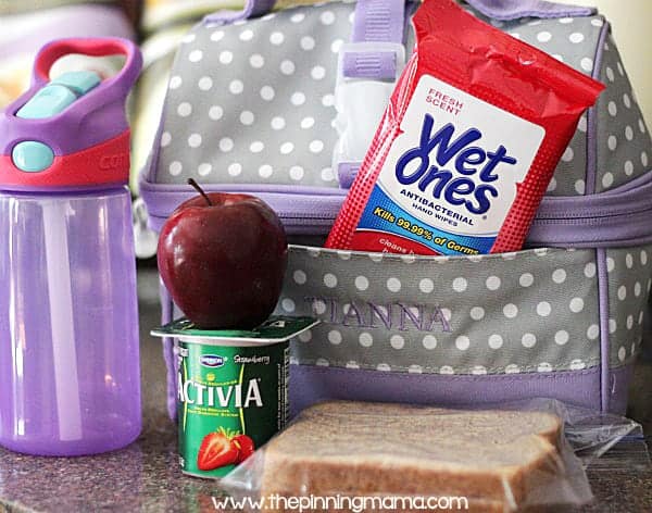 Make packing school lunch easy with this free printable planner! 100's of combinations of easy and healthy foods for your lunch box.