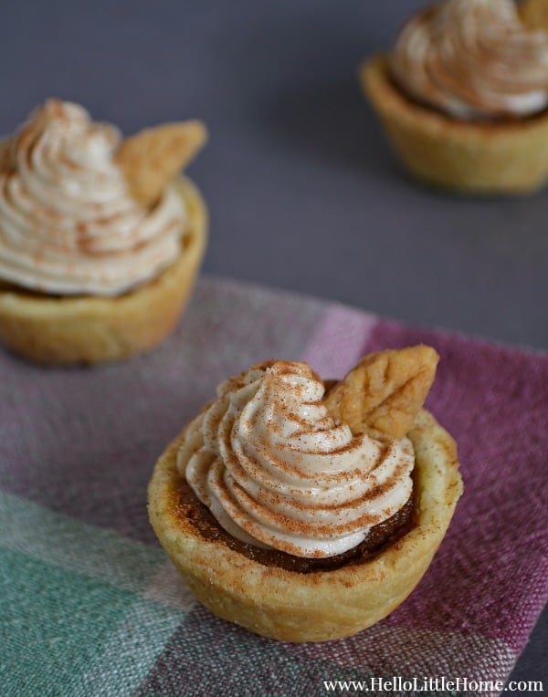 Mini Pumpkin Pies with Cinnamon Cheesecake Topping | Hello Little Home for The Pinning Mama #dessert #PumpkinPie #Thanksgiving
