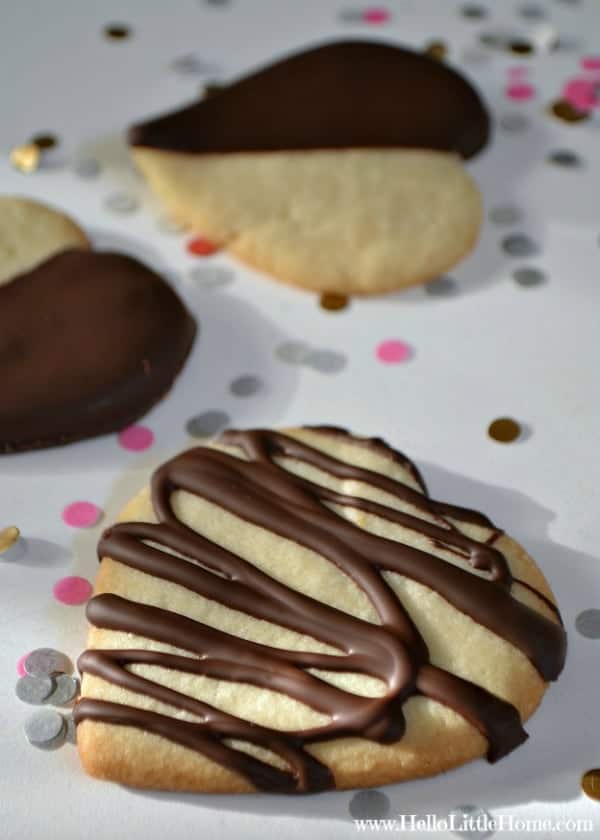 Chocolate-Dipped Shortbread Hearts | Hello Little Home for The Pinning Mama #ValentinesDay #Cookies