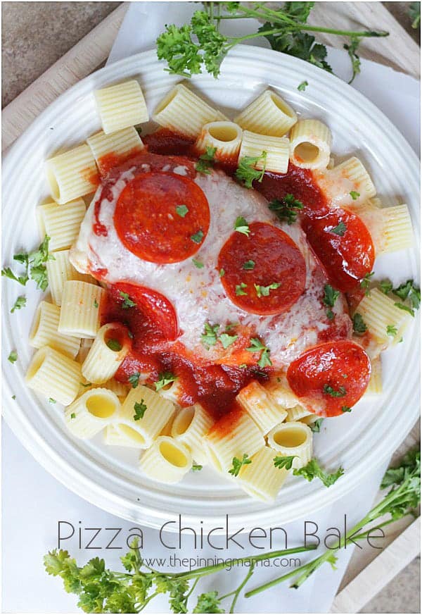 A healthier way to eat my favorite food... Pizza! Easy Pizza Chicken Bake from thepinningmama.com