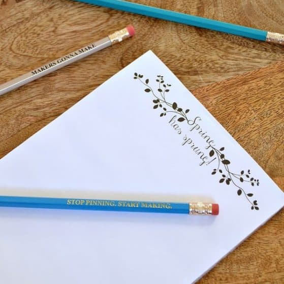 Spring has sprung! DIY Notepad with Free Printable | Hello Little Home for The Pinning Mama