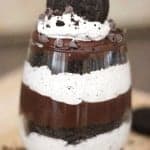 My new favorite dessert. I'm obsessed. Cookies n Cream parfait recipe via thepinningmama.com