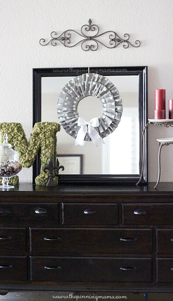 No Sew Ruffle Wreath - What a cute and simple door decoration! www.thepinningmama.com