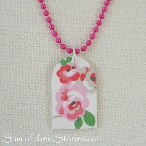 You will never believe what this adorable floral necklace is made from! DIY Floral Pendant