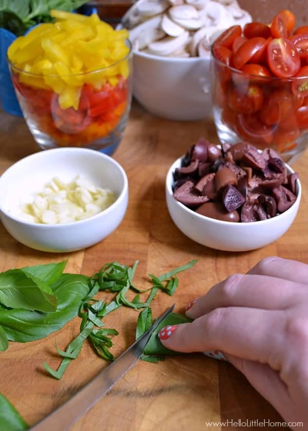 Learn how to throw a homemade pizza party ... it's easy with my tips! | Hello Little Home