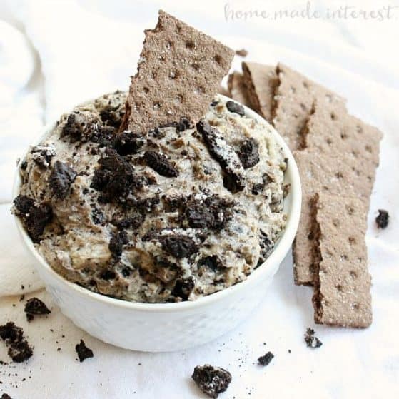 Creamy cheesecake and oreo cookies make this simple no bake cheesecake dip a great dessert recipe for parties.