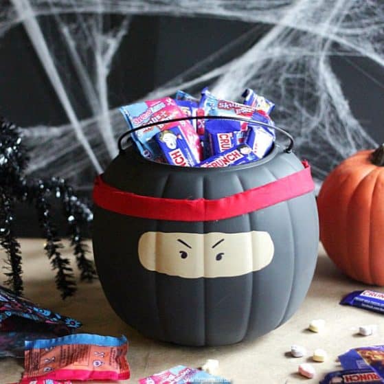 Who wants a boring orange halloween trick or treat pumpkin. Give it an easy makeover with spray paint and turn it into a NINJA bucket!