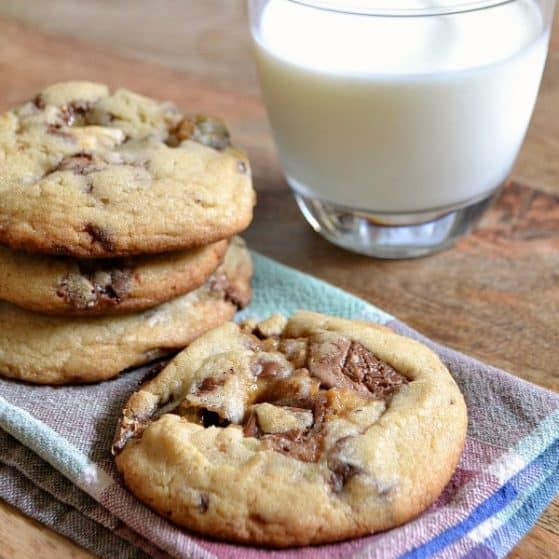 Fill these Thick and Chewy Candy Bar Cookies with your favorite sweets! | Hello Little Home