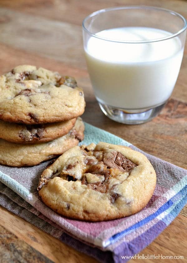 Fill these Thick and Chewy Candy Bar Cookies with your favorite sweets! | Hello Little Home