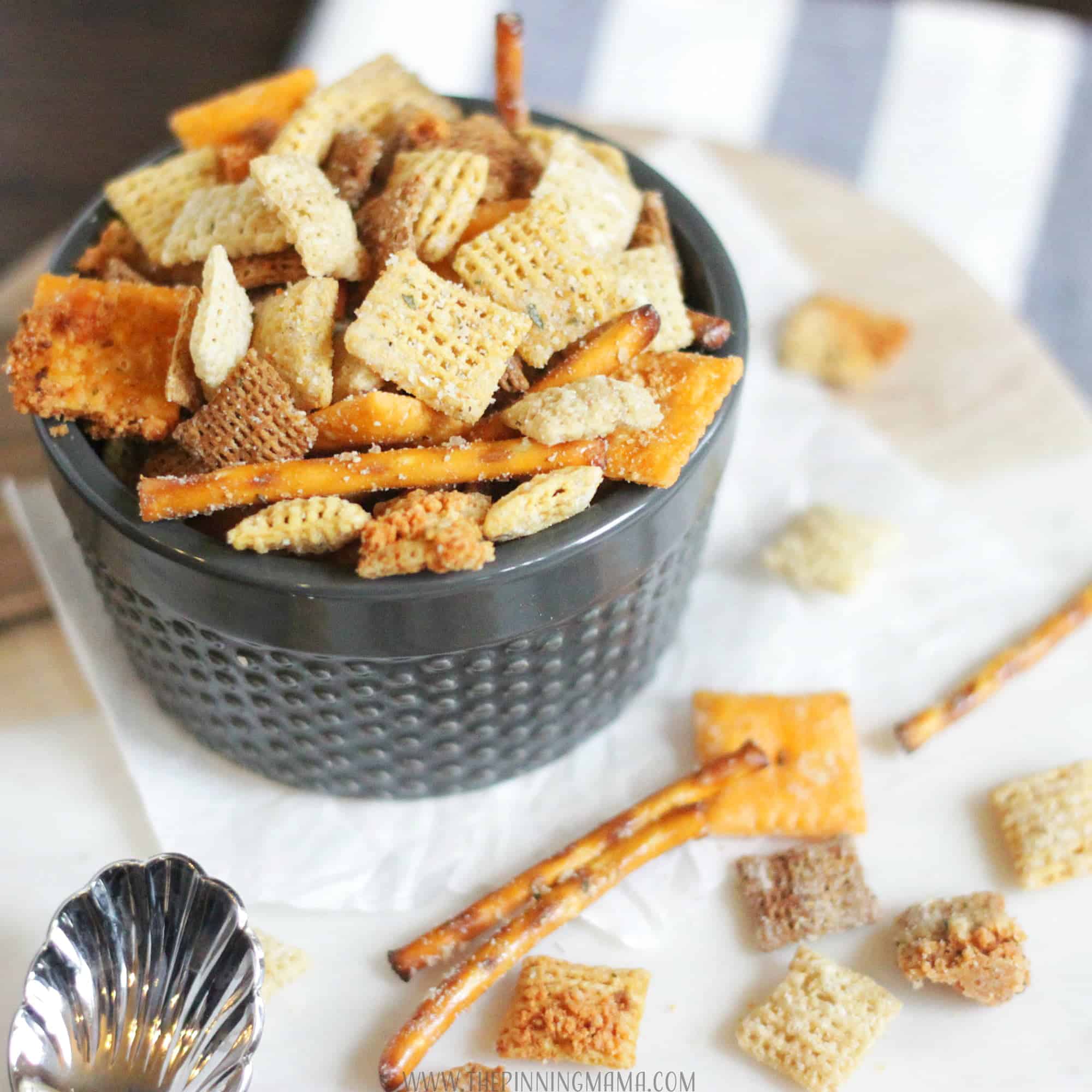Cheesy Ranch Chex Mix- Only 6 ingredients. Such an easy snack to make for Christmas parties and I Love everything ranch flavored!