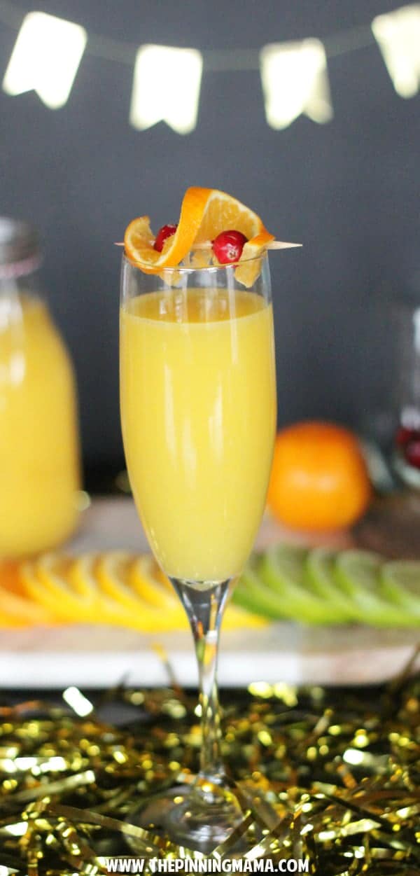 Mimosas are my favorite cocktail! With this skinny mocktail recipe, I can drink them all day long!