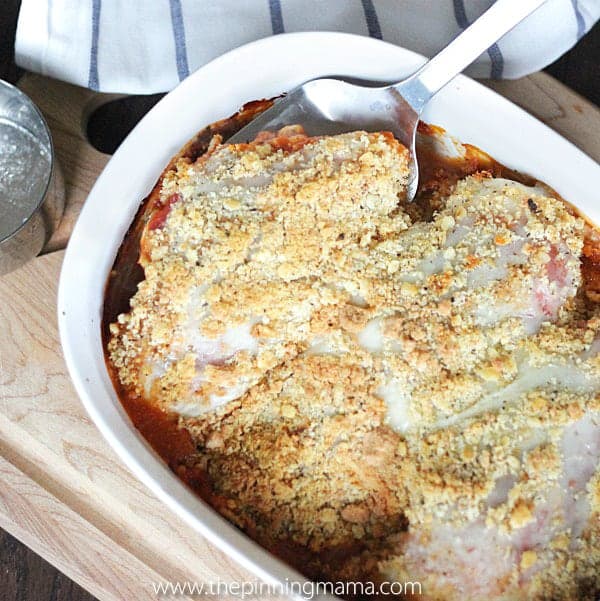 Easy Chicken Parmesan Bake Recipe- 5 ingredient one dish dinner! Love that there is almost NO clean up and holy moly this this delicious!! Better than the original and healthy!