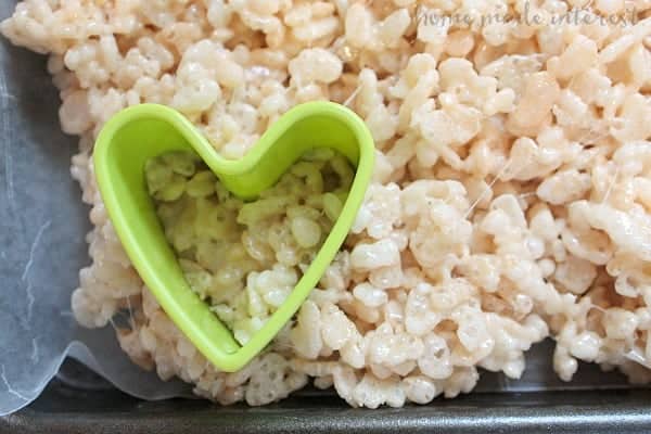 These heart shaped Rice Krispie Treat pops are a fun last minute Valentine’s Day treat that you can decorate with your kids.