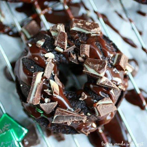 These grasshopper donuts are just the right mix of chocolate and mint. This is an easy dessert (or breakfast!) recipe for St. Patrick’s day!