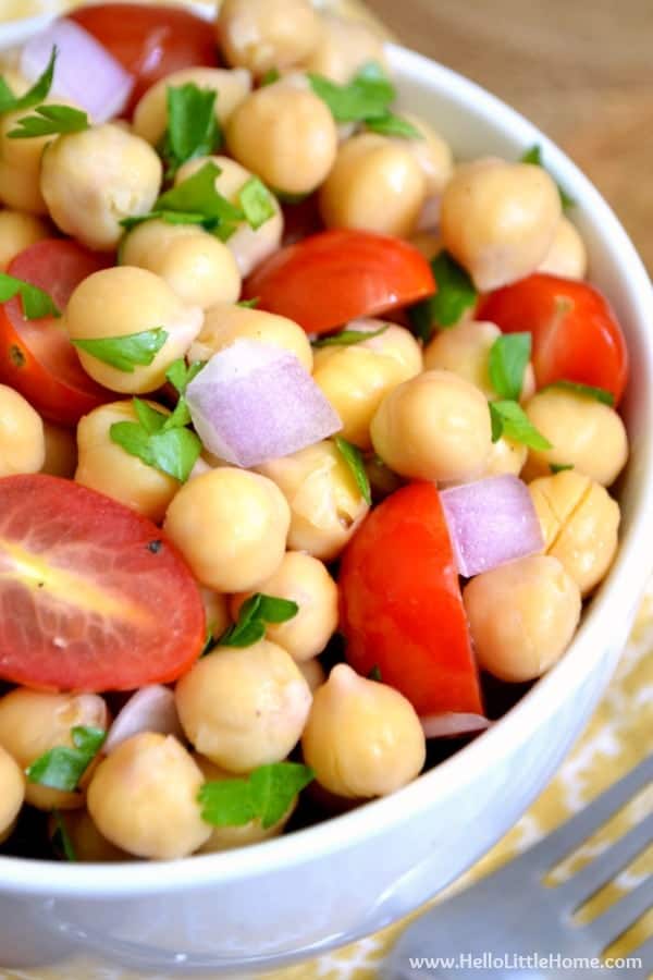 This Lemony Chickpea Salad is the perfect side dish or enjoy it as a light meal! | Hello Little Home