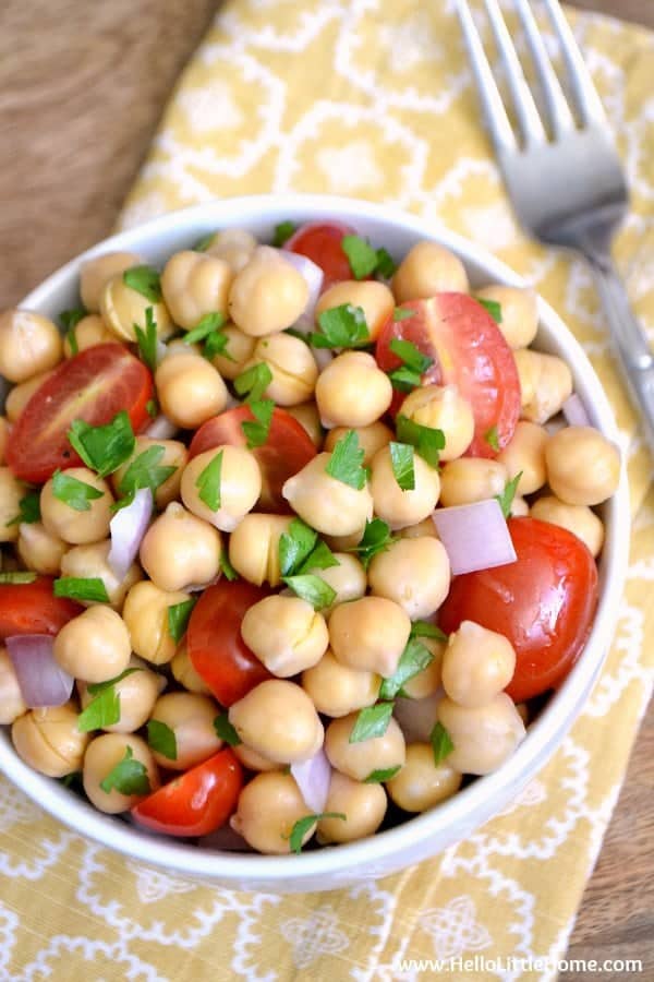 This Lemony Chickpea Salad is the perfect side dish or enjoy it as a light meal! | Hello Little Home