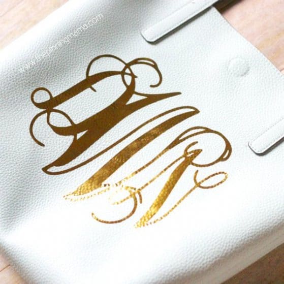 Cute monogramed tote bag - Super inexpensive and easy to make. All directions for this craft in the post.