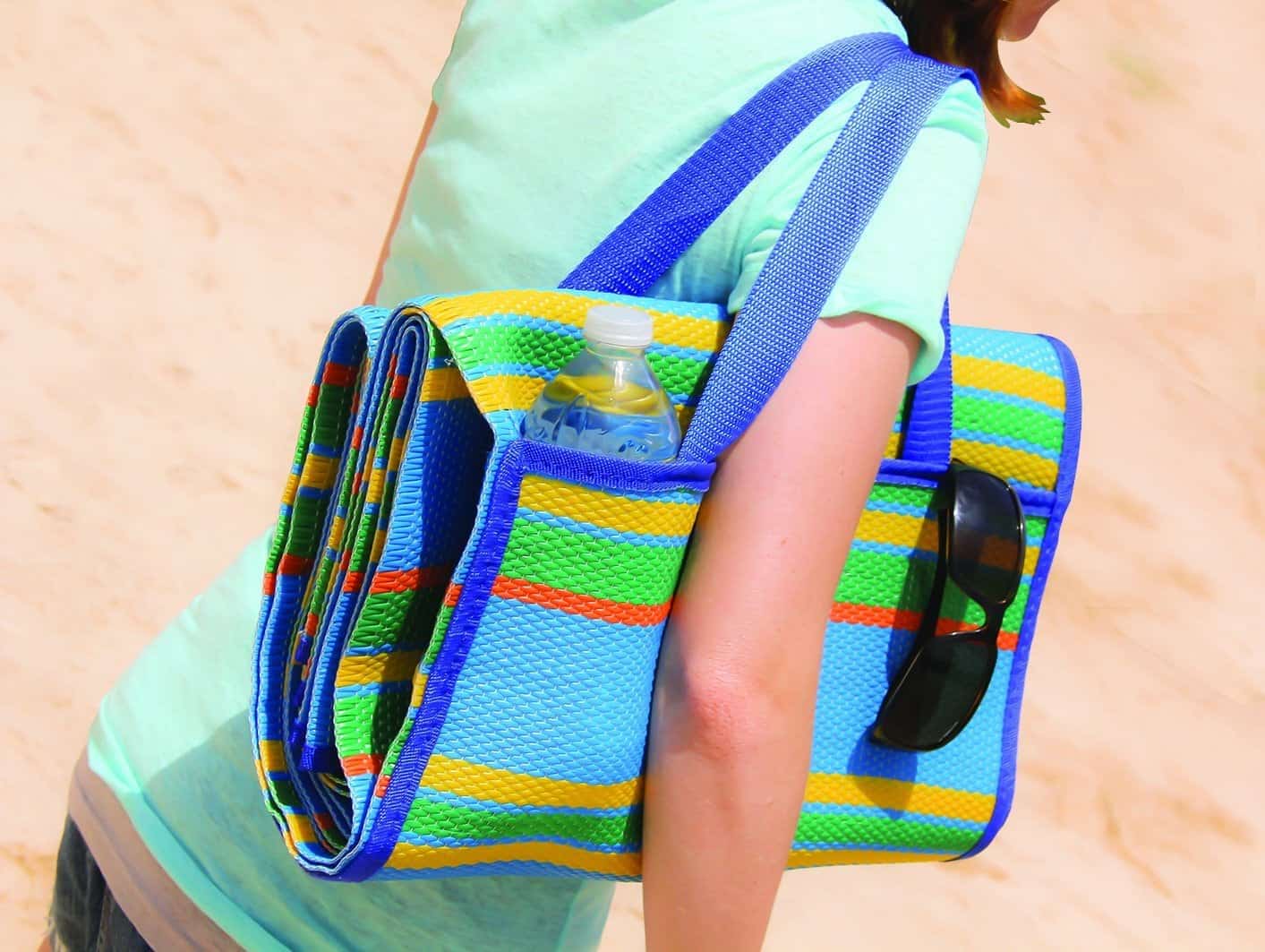 10+ Things you MUST pack in your beach bag!