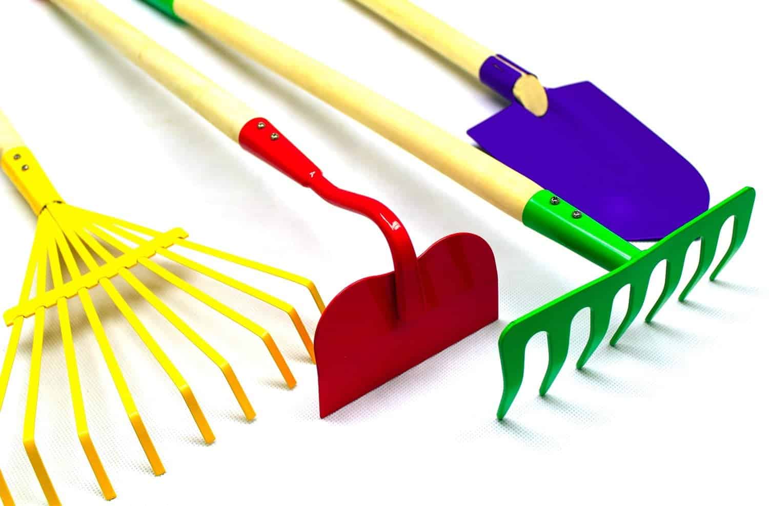 10+ Outdoor Boredom Busting Activities for Kids: Garden Tool Set | www.thepinningmama.com