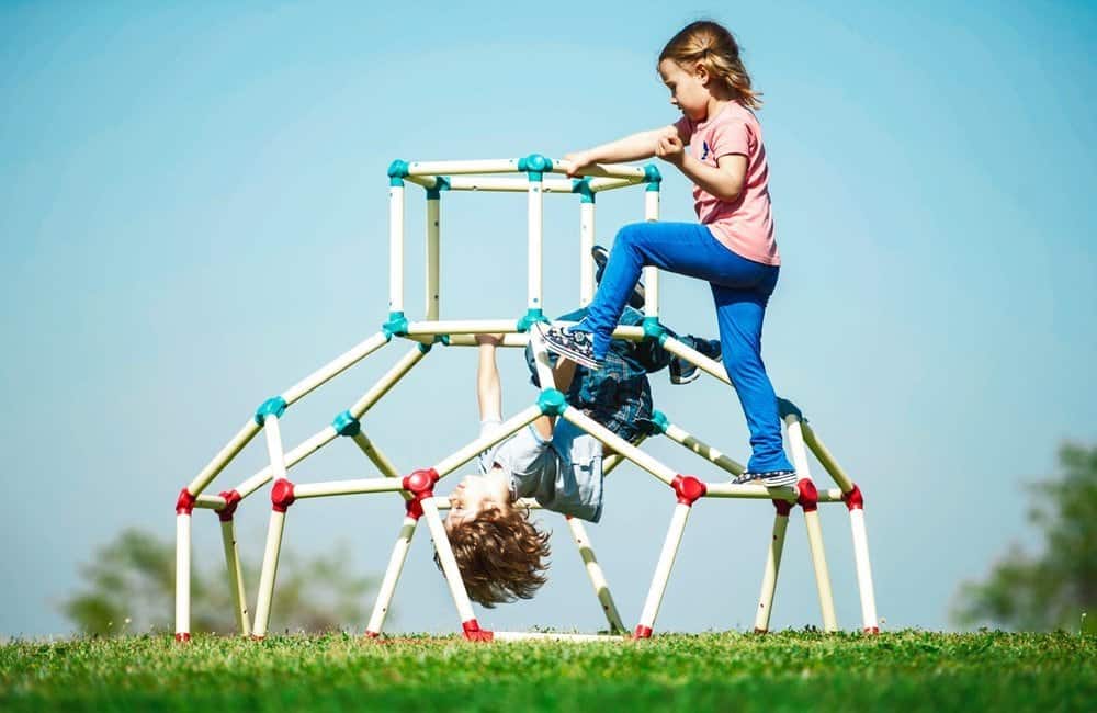 10+ Outdoor Boredom Busting Activities for Kids: Lil Monkey Playground | www.thepinningmama.com
