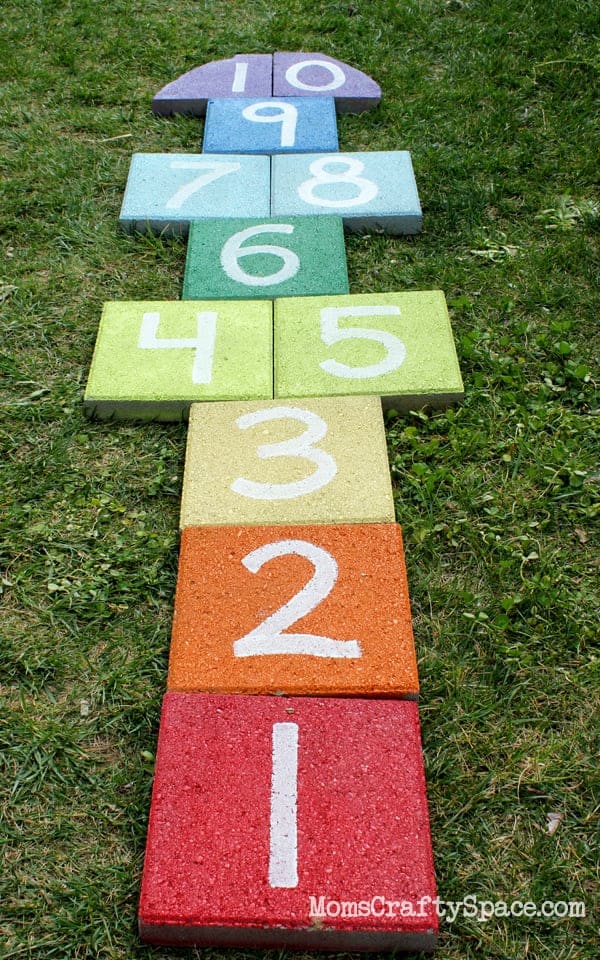 10+ Outdoor Boredom Busting Activities for Kids: Rainbow Hopscotch | www.thepinningmama.com