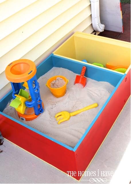 10+ Outdoor Boredom Busting Activities for Kids: DIY Color Block Sand Box | www.thepinningmama.com