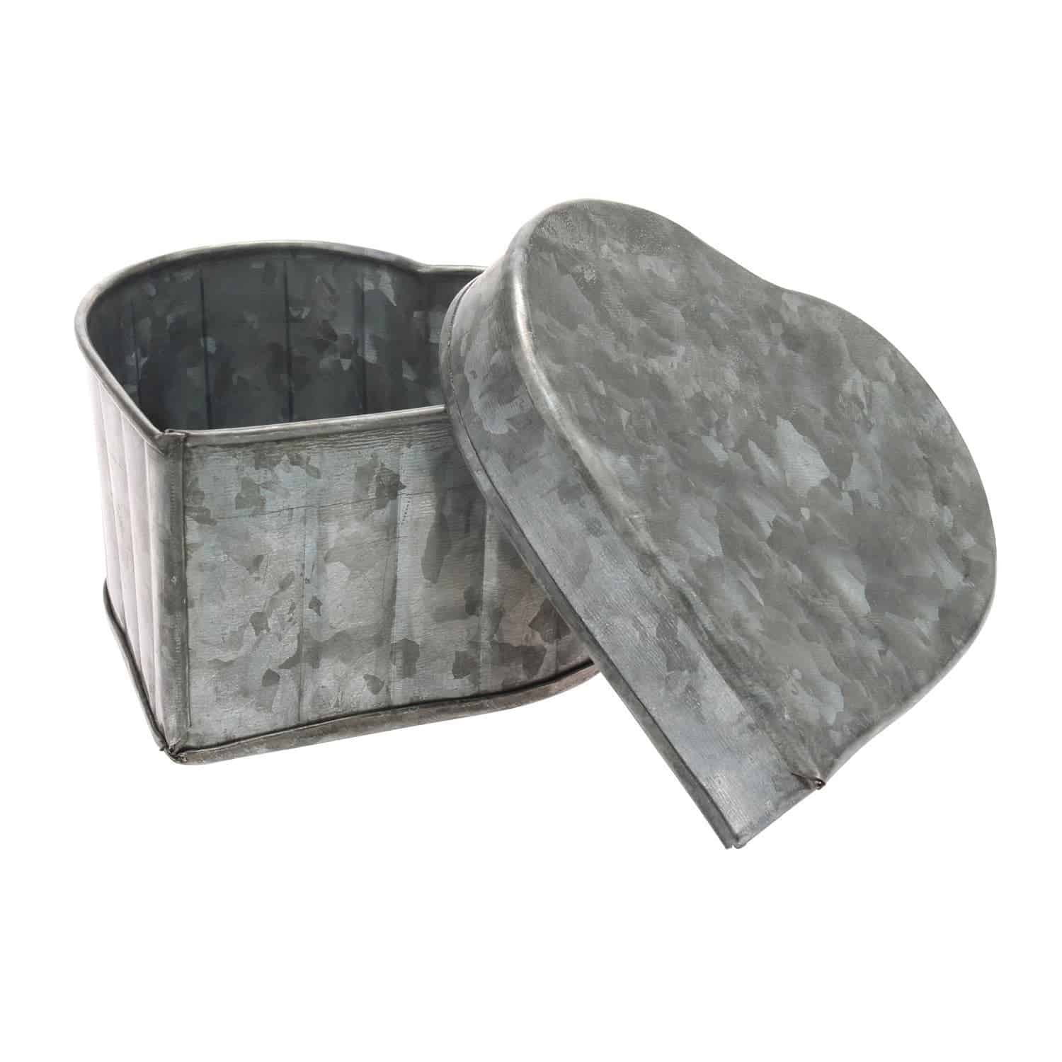 Awesome Crafting Blanks You Can Get on Amazon Prime : Galvanized Heart Container | www.thepinningmama.com