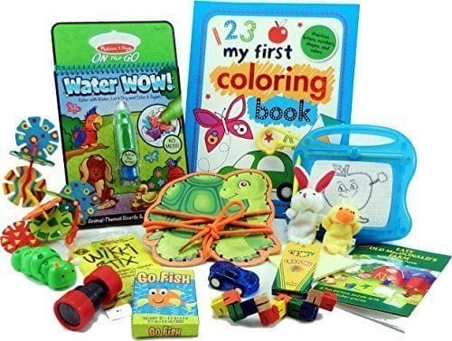 10+ Awesome Ways to Entertain your Kids on a Roadtrip: Travel Activity Bag| www.thepinningmama.com