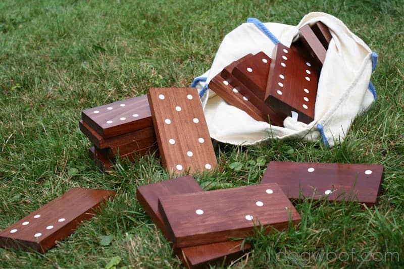 10+ Crazy Fun Outdoor Games Perfect for a Backyard Barbecue: Outdoor Dominoes| www.thepinningmama.com