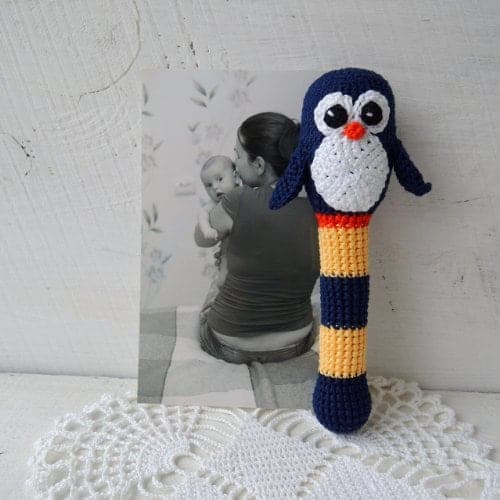 10+ Beautiful Handmade Baby Gifts: Penguin Rattle | www.thepinningmama.com