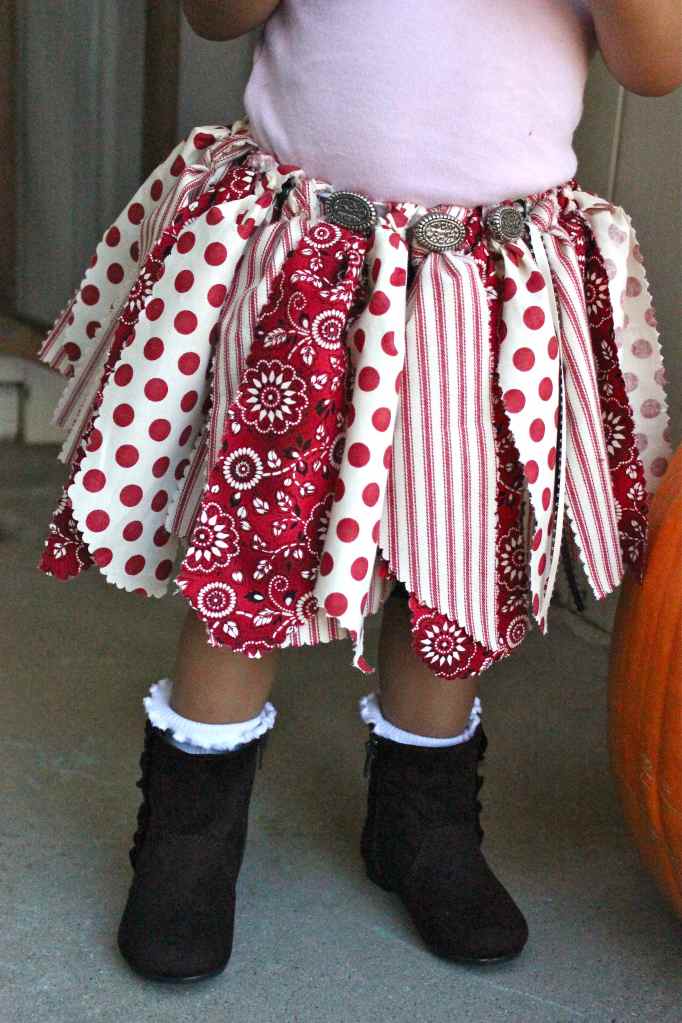 10+ Adorable Tutu Halloween Costumes: Cowgirl | www.thepinningmama.com