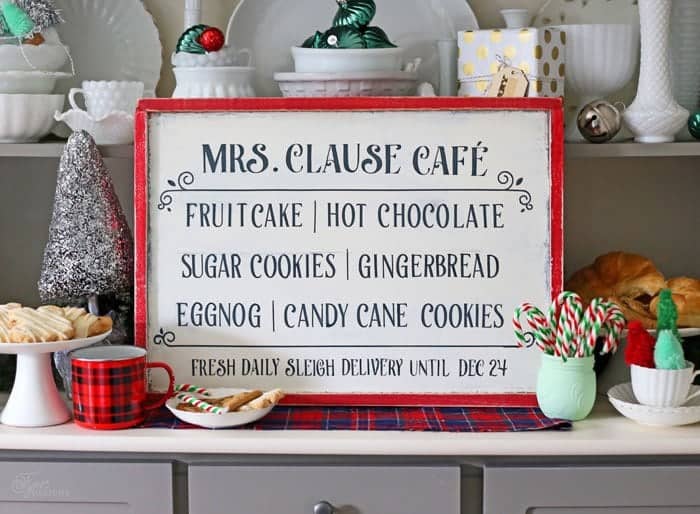 10+ Free Christmas Silhouette Cut Files | www.thepinningmama.com