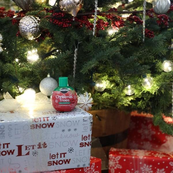 christmas-tree-decorating-2