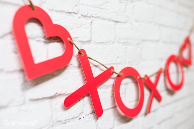 10 Free Valentine's Day Silhouette Cut Files | www.thepinningmama.com