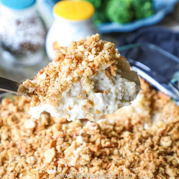 THIS is comfort food! 7 Ingredient Creamy Chicken & Rice Casserole. Perfect easy diner idea!