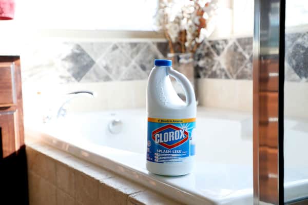 10 things you should be cleaning with bleach in the bathroom!