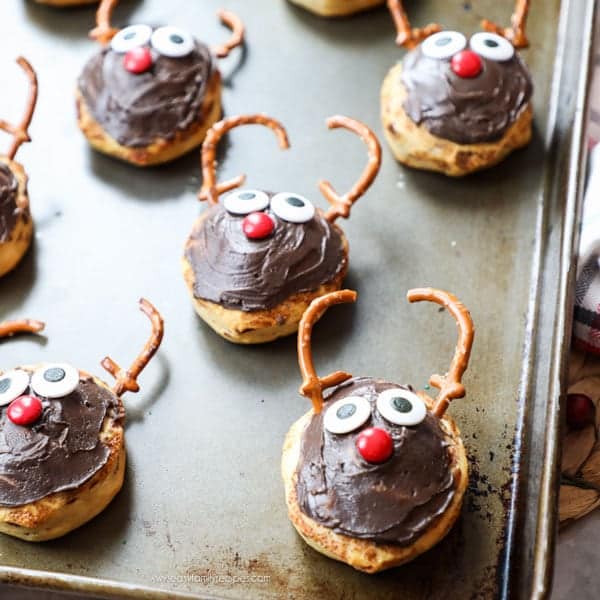 Kids Christmas Breakfast - Cinnamon Roll Reindeer
